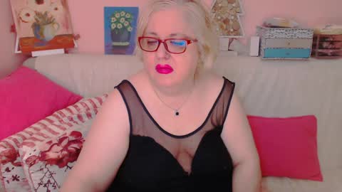 Snapshot of secretloverbbw chatting on 12/19/24, 07:18 Alice online show from 12/19/24, 07:18