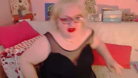 Snapshot of secretloverbbw chatting on 02/27/25, 07:37 Alice online show from 02/27/25, 07:37