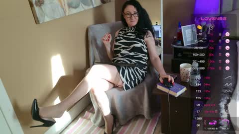 Snapshot of secretmistress01 chatting on 01/05/25, 11:26 Mariot Mery for short ..never call me PET NAMES in FREECHAT mom momy baby or sweety online show from 01/05/25, 11:26