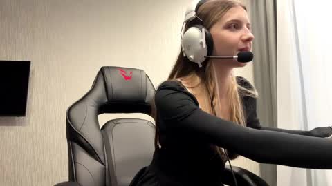 Nika online show from 04/21/26, 12:00