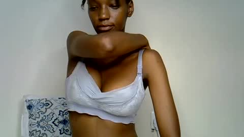Snapshot of sedrikops chatting on 07/11/26, 09:49 Seraah online show from 07/11/26, 09:49