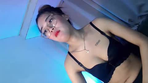 Snapshot of seducing_angela chatting on 09/28/25, 11:43 seducing_angela online show from 09/28/25, 11:43