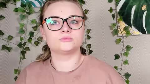 seductive_she_wolf online show from 10/18/25, 07:03