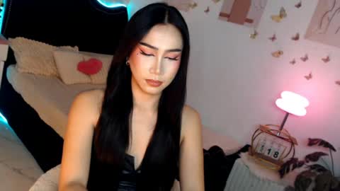 Snapshot of seductive_vana chatting on 06/17/26, 04:41 Vanessa online show from 06/17/26, 04:41