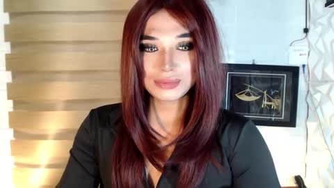 Snapshot of seductivedeluxe69 chatting on 02/27/25, 05:24 Deluxe online show from 02/27/25, 05:24