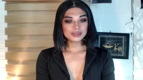 Snapshot of seductivedeluxe69 chatting on 03/03/25, 03:09 Deluxe online show from 03/03/25, 03:09