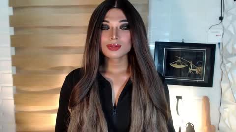 Snapshot of seductivedeluxe69 chatting on 03/10/25, 10:04 Deluxe online show from 03/10/25, 10:04