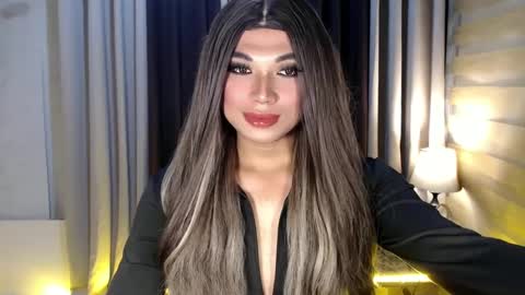 Snapshot of seductivedeluxe69 chatting on 03/12/25, 05:38 Deluxe online show from 03/12/25, 05:38