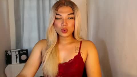 Snapshot of seductivedeluxe69 chatting on 09/12/25, 04:01 Deluxe online show from 09/12/25, 04:01
