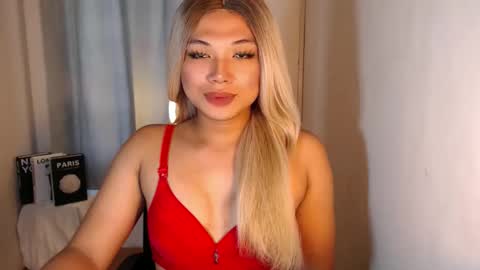 Snapshot of seductivedeluxe69 chatting on 09/14/25, 04:11 Deluxe online show from 09/14/25, 04:11