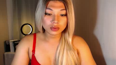 Snapshot of seductivedeluxe69 chatting on 09/16/25, 12:50 Deluxe online show from 09/16/25, 12:50