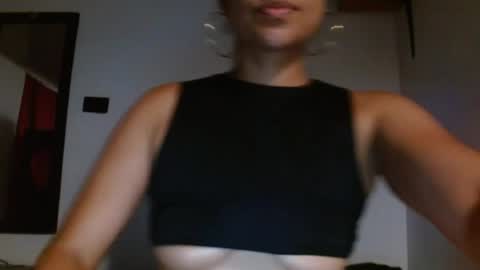 Snapshot of seductress_malia chatting on 07/10/26, 05:23 seductress_malia online show from 07/10/26, 05:23