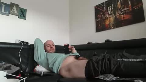 Sebastian online show from 03/25/26, 06:08