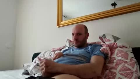 Sebastian online show from 04/23/26, 08:02