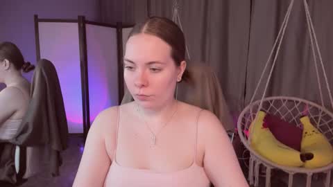 Selena and Leila online show from 11/07/25, 04:29