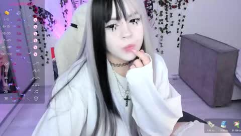 Selena  online show from 11/09/25, 04:44