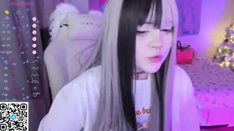 Selena  online show from 12/16/25, 07:13