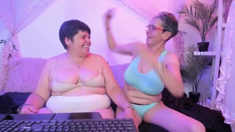 Selena online show from 11/08/25, 05:51