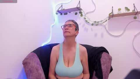 Selena online show from 11/13/25, 08:19