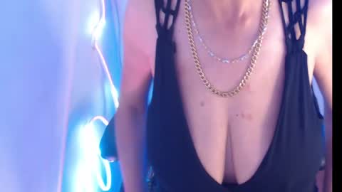 Selena online show from 05/11/26, 02:45