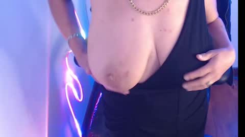 Selena online show from 05/11/26, 04:04