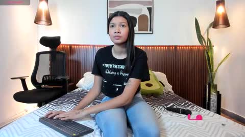 Selena online show from 12/05/25, 01:52