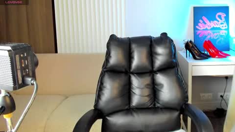 Selena online show from 09/19/25, 01:07