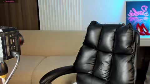 Selena online show from 09/26/25, 01:09