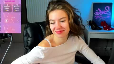 Selena online show from 10/08/25, 01:03