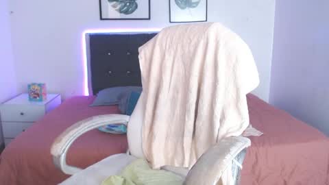 Selena online show from 04/21/26, 05:39