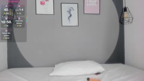 Selena online show from 09/30/25, 11:04