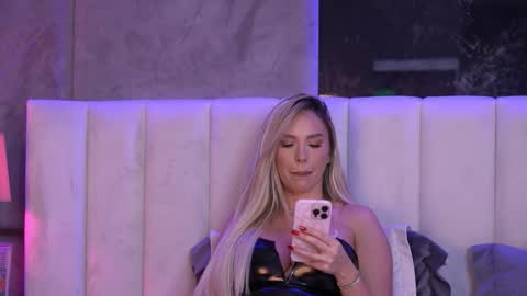 Selena online show from 01/17/26, 09:47