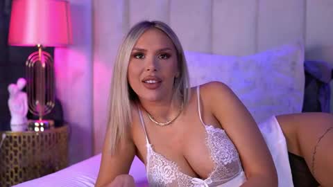 Selena online show from 04/11/26, 07:02