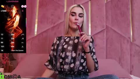 Selena online show from 11/29/25, 05:32