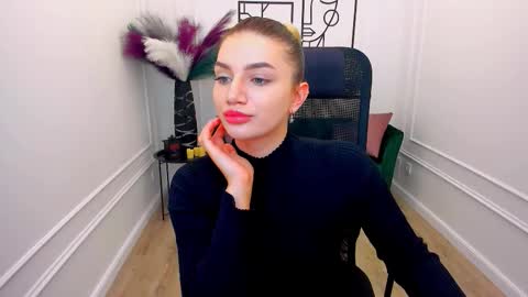 selenaemoore online show from 11/06/25, 04:13