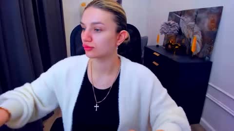 Snapshot of selenaemoore chatting on 05/12/26, 03:47 selenaemoore online show from 05/12/26, 03:47