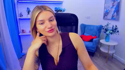 Snapshot of selenaemoore chatting on 05/13/26, 03:37 selenaemoore online show from 05/13/26, 03:37