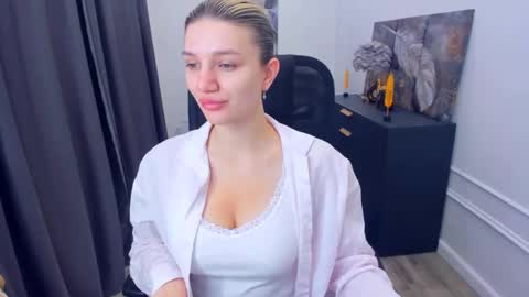 Snapshot of selenaemoore chatting on 05/23/26, 03:45 selenaemoore online show from 05/23/26, 03:45