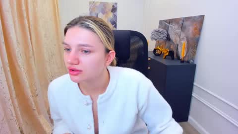Snapshot of selenaemoore chatting on 05/29/26, 03:48 selenaemoore online show from 05/29/26, 03:48
