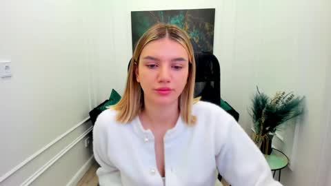 Snapshot of selenaemoore chatting on 06/03/26, 03:42 selenaemoore online show from 06/03/26, 03:42