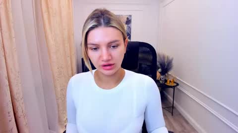 Snapshot of selenaemoore chatting on 06/05/26, 03:46 selenaemoore online show from 06/05/26, 03:46