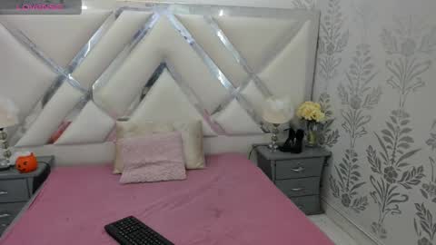 Selena reyess online show from 10/23/25, 08:29