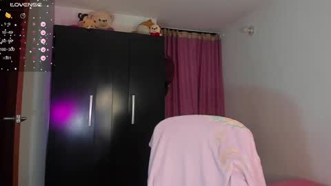 Snapshot of selene_e chatting on 03/01/25, 02:04 Karol. online show from 03/01/25, 02:04