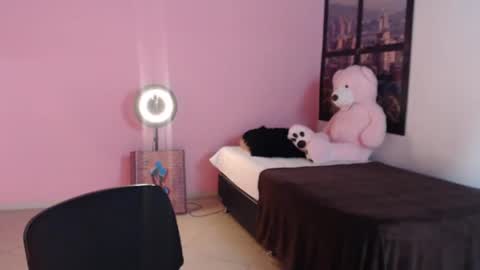 Snapshot of selene_gils chatting on 03/11/25, 12:00 nathy online show from 03/11/25, 12:00