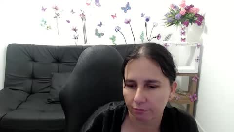 Snapshot of selene_mom chatting on 06/08/26, 01:11 selene online show from 06/08/26, 01:11