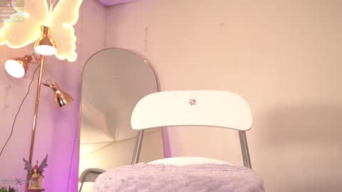 Snapshot of selene_starkk chatting on 02/22/25, 04:18  Sel Your Little butterfly  online show from 02/22/25, 04:18