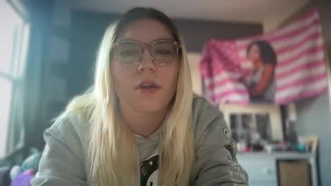 Selene online show from 03/09/25, 10:08