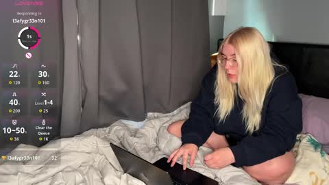 Selene online show from 04/23/26, 10:58