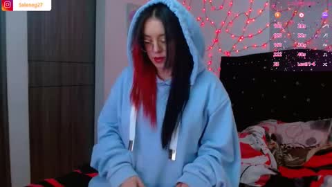 Selene G  online show from 12/03/25, 08:34