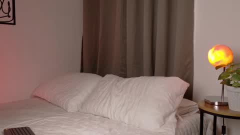 Snapshot of selenenova chatting on 02/18/26, 10:17 Selene Nova online show from 02/18/26, 10:17